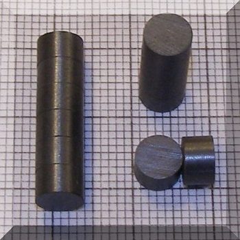 D6x3,7 mm. Ferrit korong mágnes