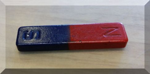 Ferrit Iskola mágnes 60x15x6mm. (piros-kék)