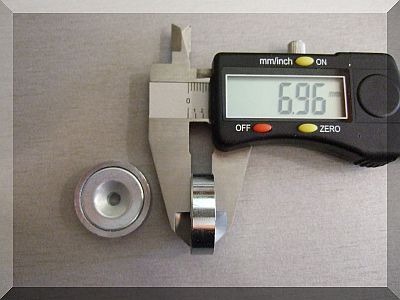  D25x7 mm. POT Neodym  mágnes. Sülly. furattal