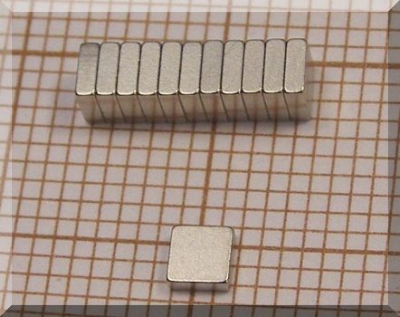 3x3x1 mm. N50 Neodym téglatest mágnes