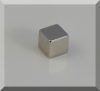 8x8x8 mm. Neodym kocka mágnes N45 8x8x8 mm. Neodym kocka mágnes N45